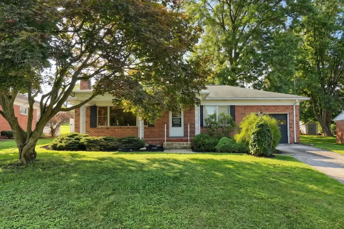22 Crestview Dr, York, PA 17402 - #1