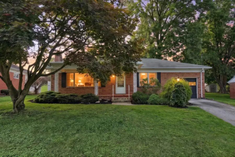22 Crestview Dr, York, PA 17402 - #2