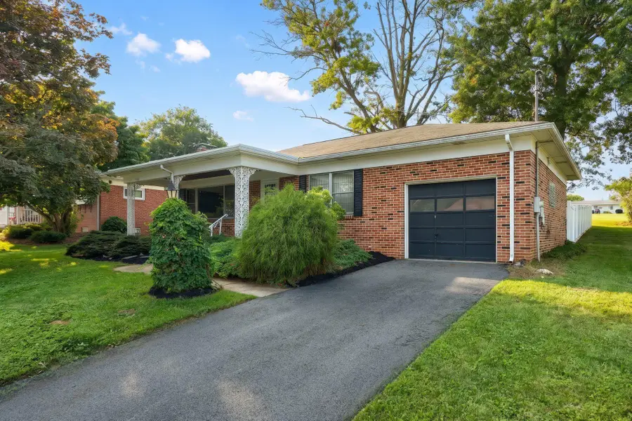22 Crestview Dr, York, PA 17402 - #3