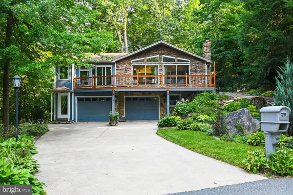 761 Woods Dr, YORK, PA 17402