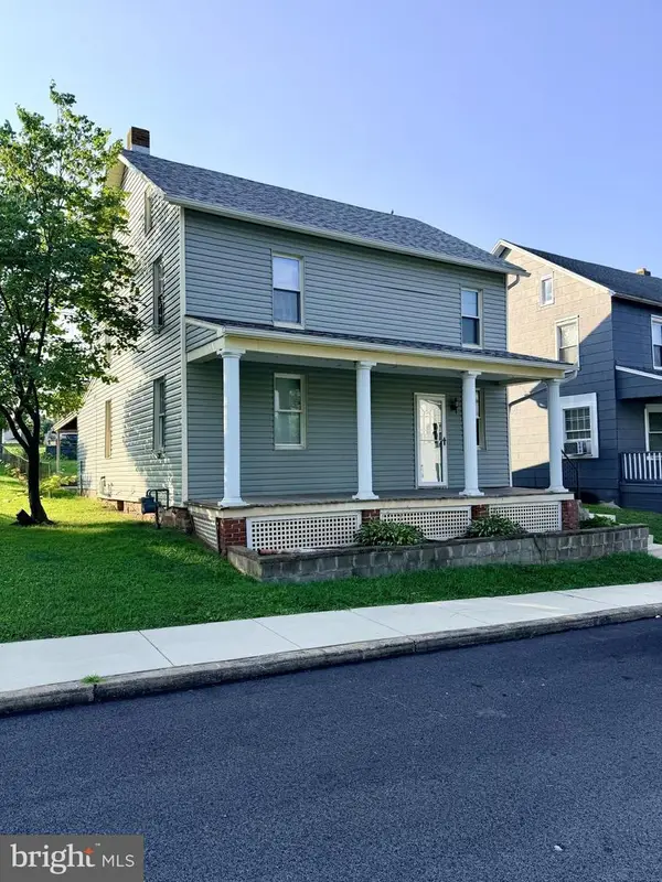 111 S 2nd St, MOUNT WOLF, PA 17347