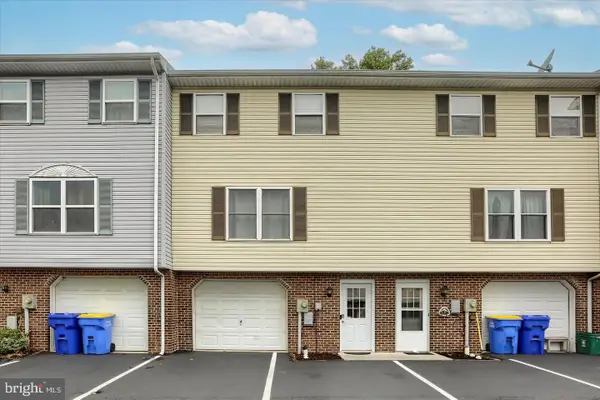 16 Pine Dr, MANCHESTER, PA 17345