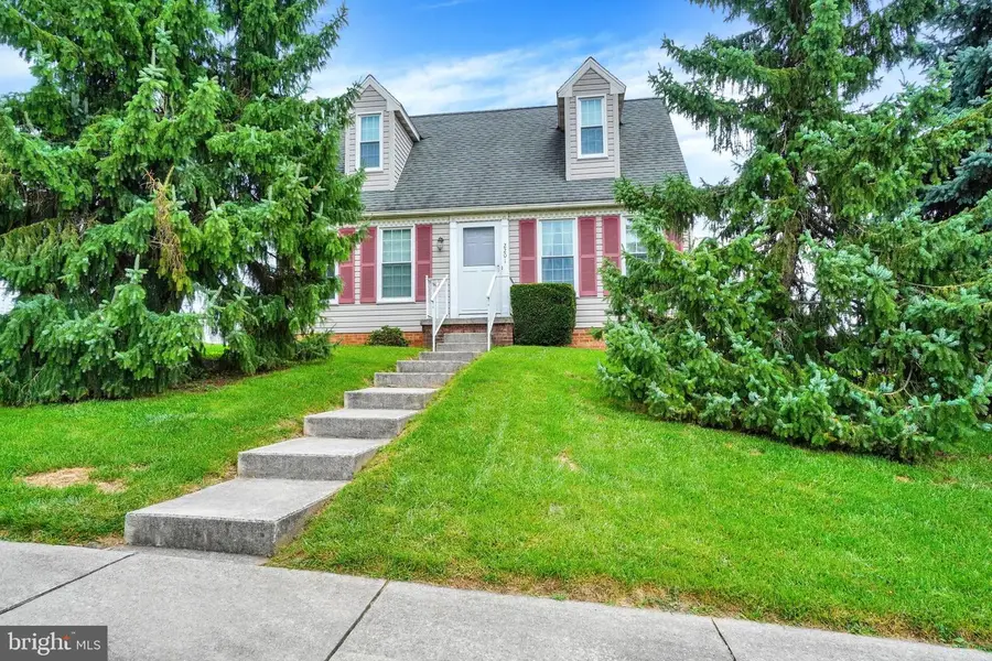 2201 Pleasant View Dr, York, PA 17406 - #2