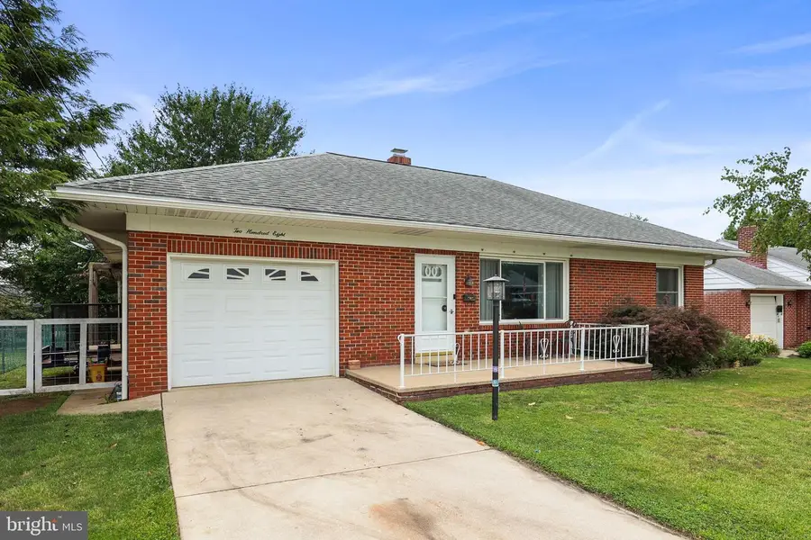 208 Willow St, Hanover, PA 17331 - #2
