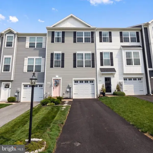 210 Hudson Blvd, RED LION, PA 17356