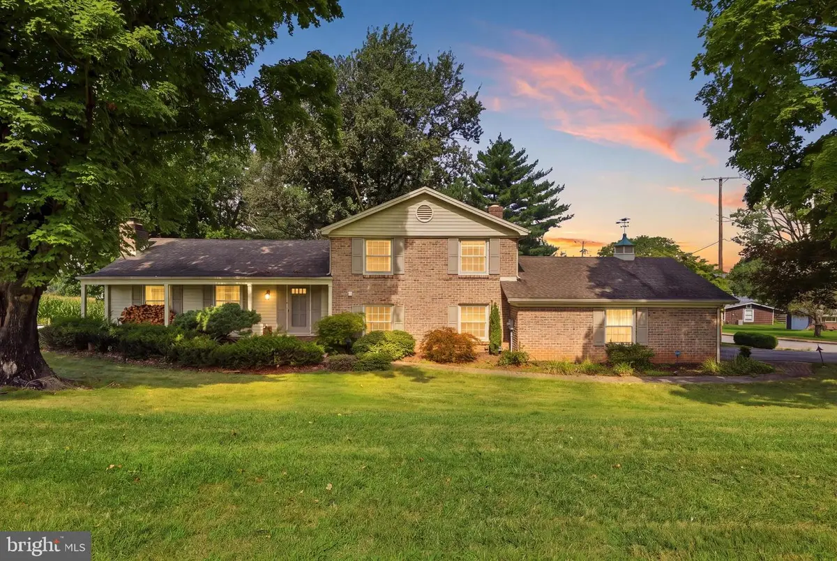 200 S 8th St, Mount Wolf, PA 17347 - #1