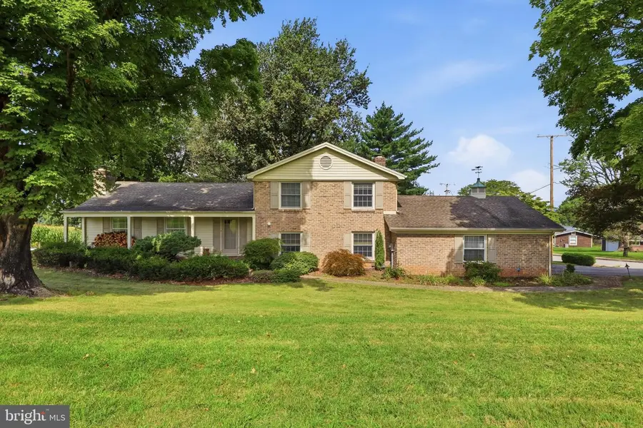 200 S 8th St, Mount Wolf, PA 17347 - #2
