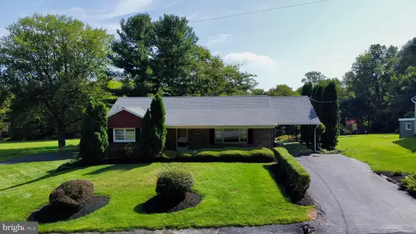 Lake Rd, YORK, PA 17403
