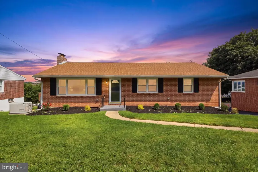 1429 Bonbar Rd, York, PA 17403 - #2