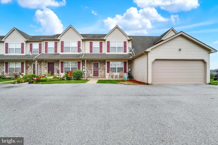 555 Glen Dr, Manchester, PA 17345 - #2