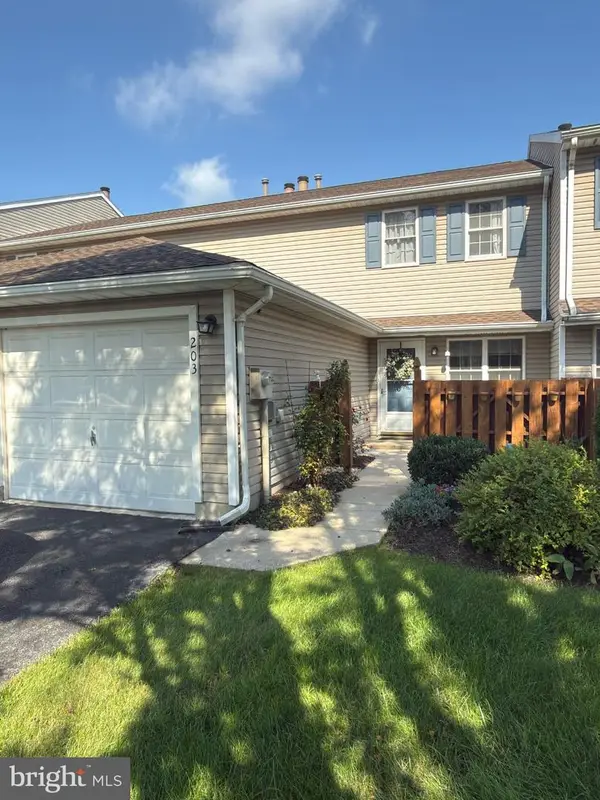 203 Pine Ct, YORK, PA 17408