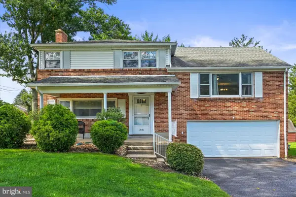 2131 Andover Dr, DOVER, PA 17315