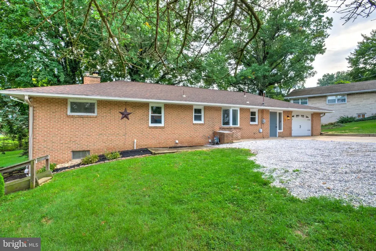 2020 Winding Rd, York, PA 17408 - #1