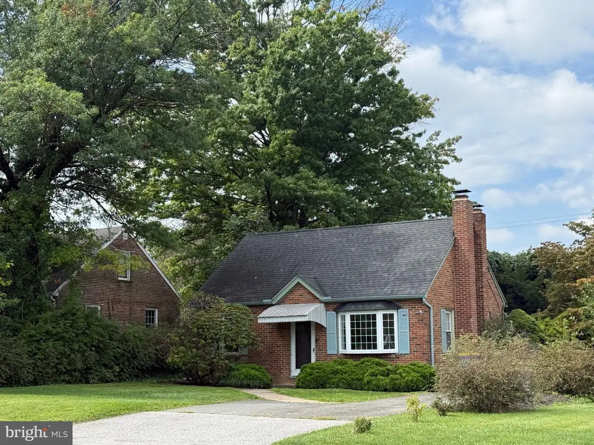 172 Edgewood Rd, York, PA 17402 - #1