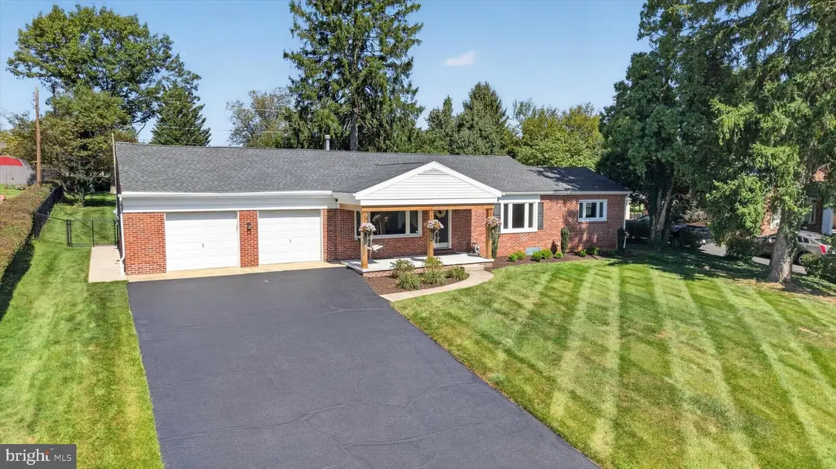 307 Hillcrest Rd, York, PA 17403 - #1