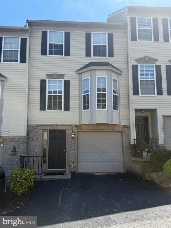 2710 Equestrian Dr, YORK, PA 17402