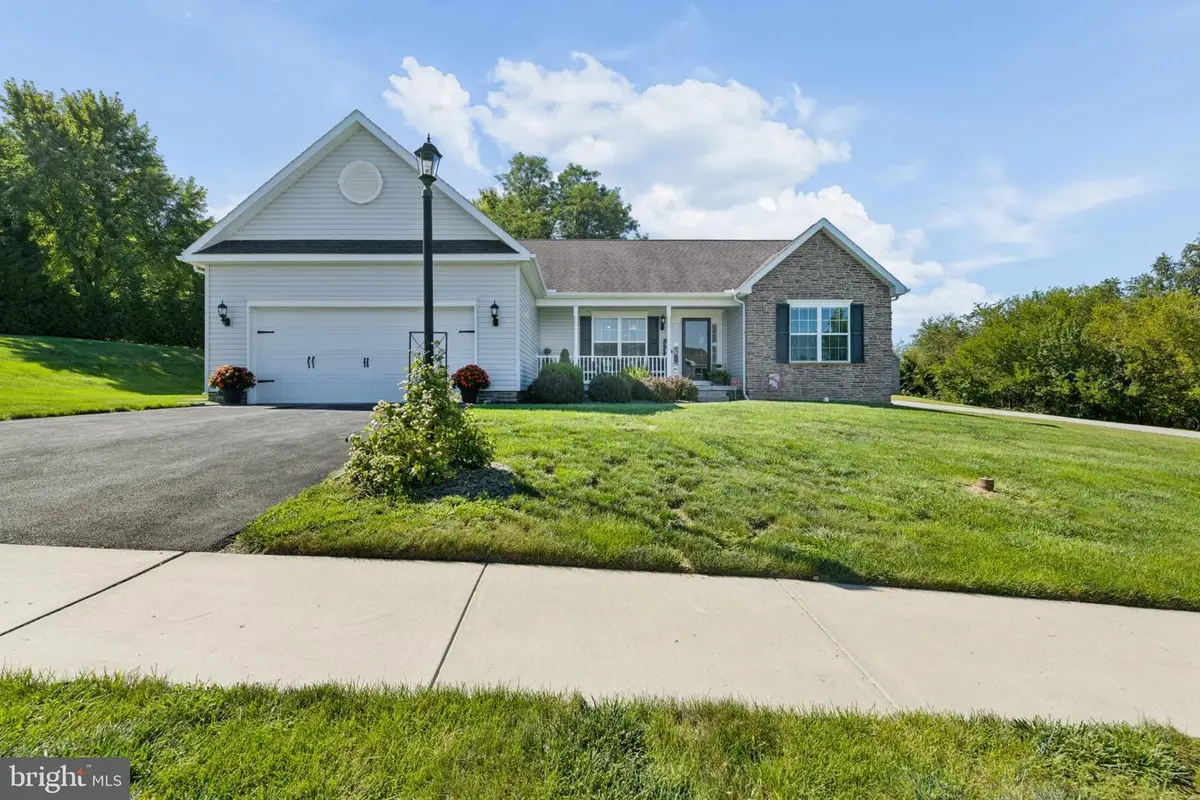 61 Huntmaster Dr, Hanover, PA 17331 - #1