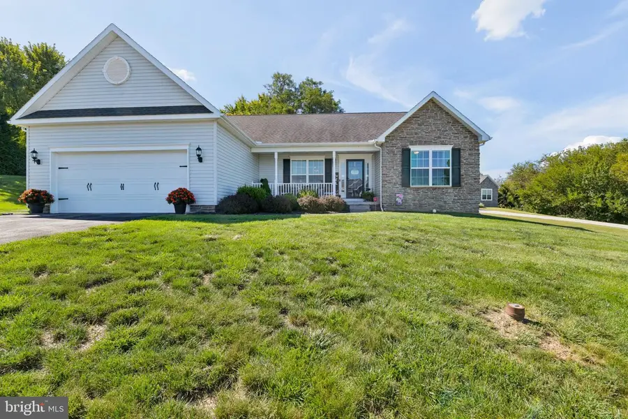 61 Huntmaster Dr, Hanover, PA 17331 - #2