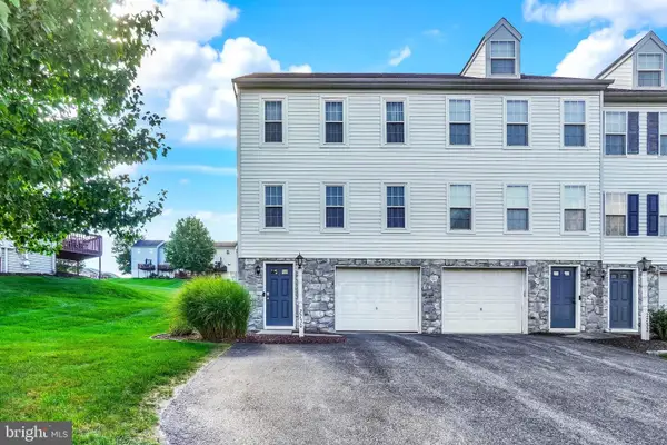 2730 Woodmont Dr, YORK, PA 17404