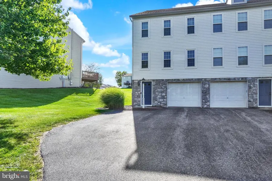 2730 Woodmont Dr, York, PA 17404 - #2