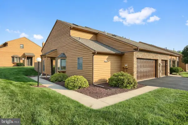 77 Westview Mnr #77, YORK, PA 17408