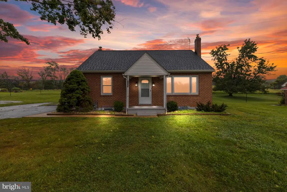 4088 Manchester St, Glen Rock, PA 17327 - #1