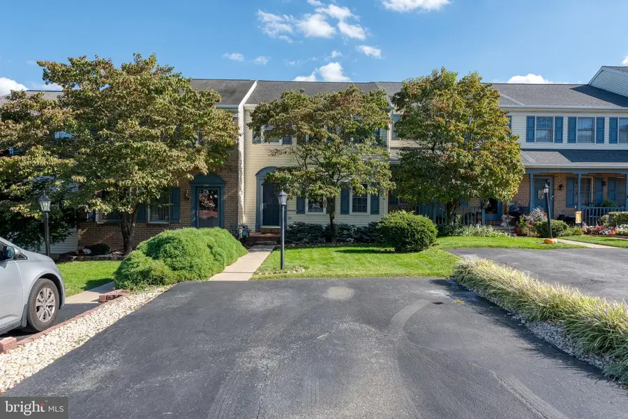 130 Robin Hill Cir, York, PA 17404 - #3