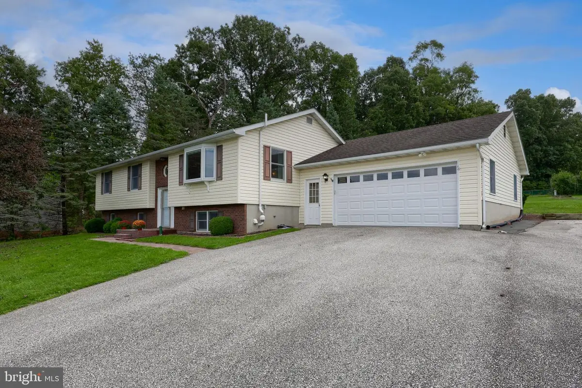 571 E Tolna Rd, Shrewsbury, PA 17361 - #1