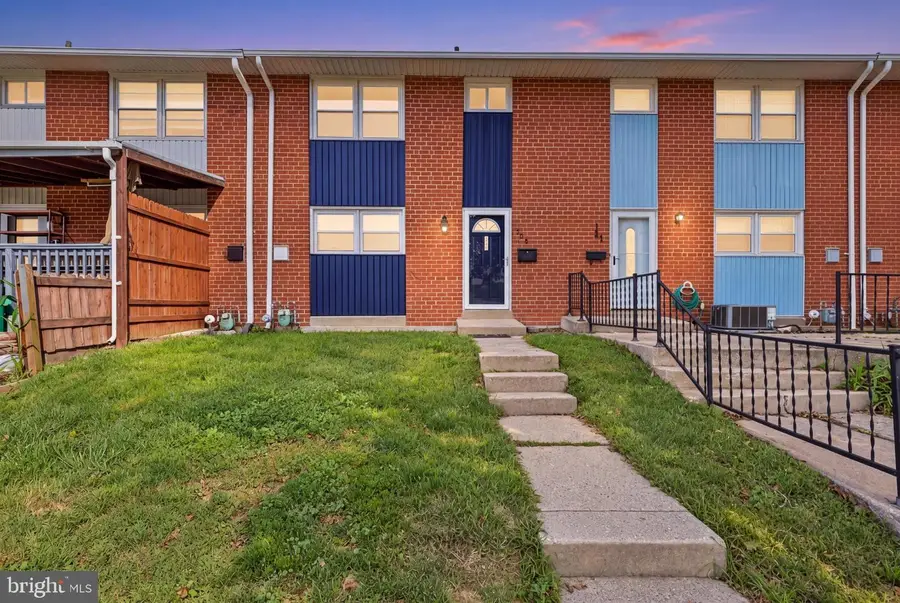863 E Kings Ct, York, PA 17403 - #2