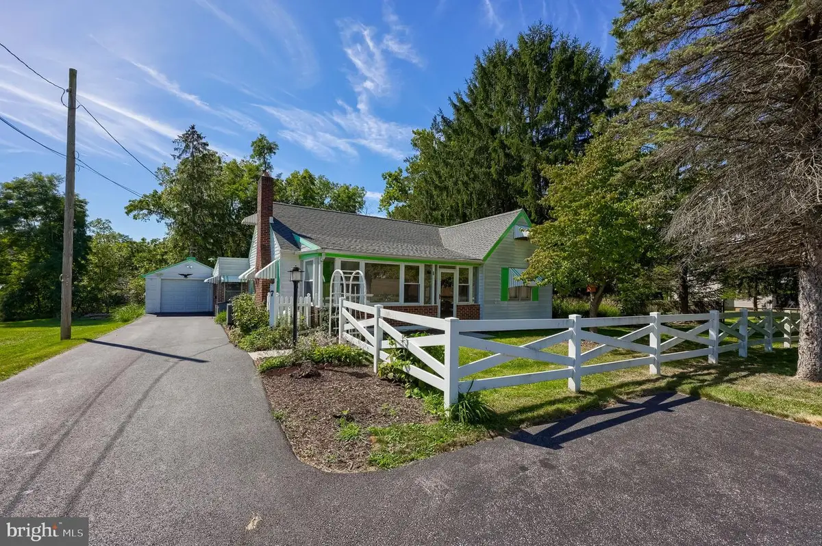 7 Pine St, Dillsburg, PA 17019 - #1