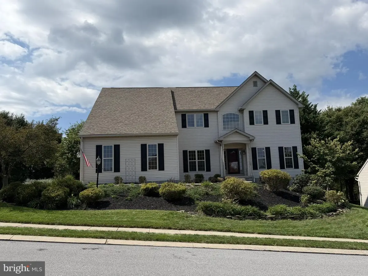 109 E Greenbriar Dr, York, PA 17407 - #1