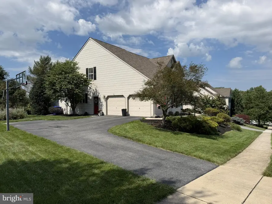 109 E Greenbriar Dr, York, PA 17407 - #2