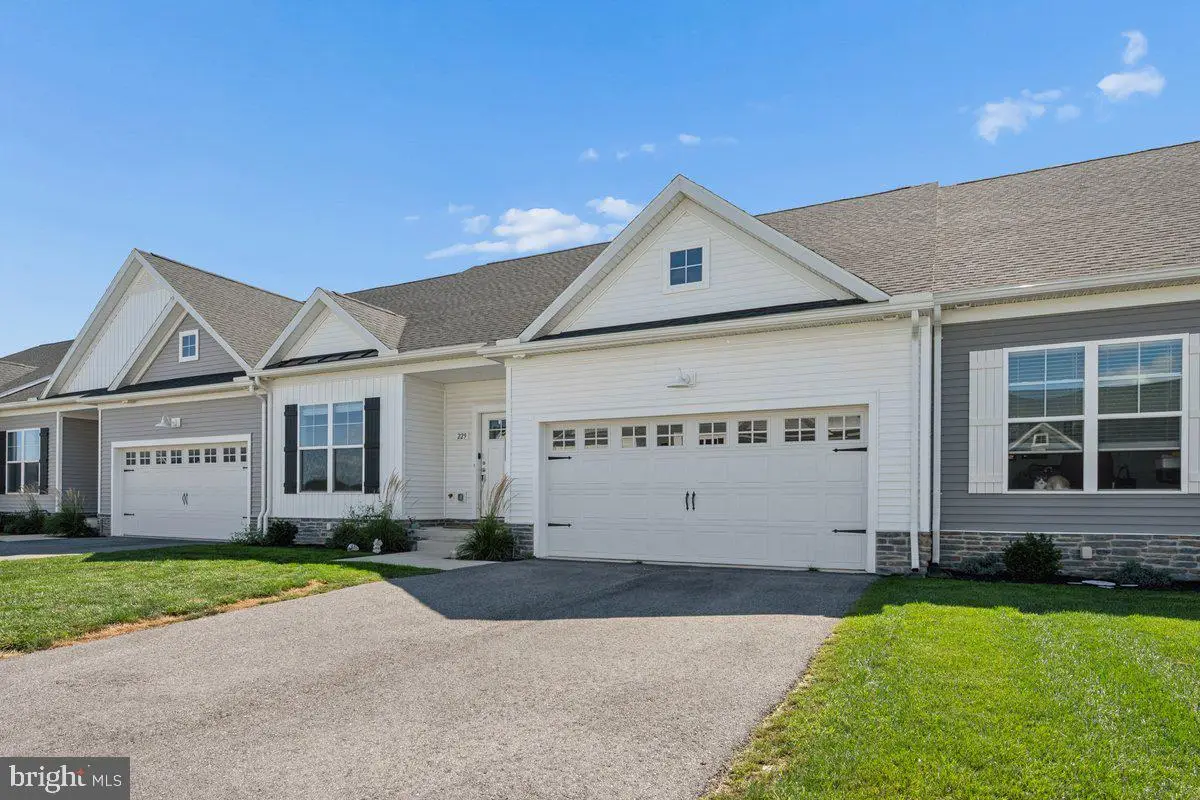 229 Ridge View Ln, Hanover, PA 17331 - #1