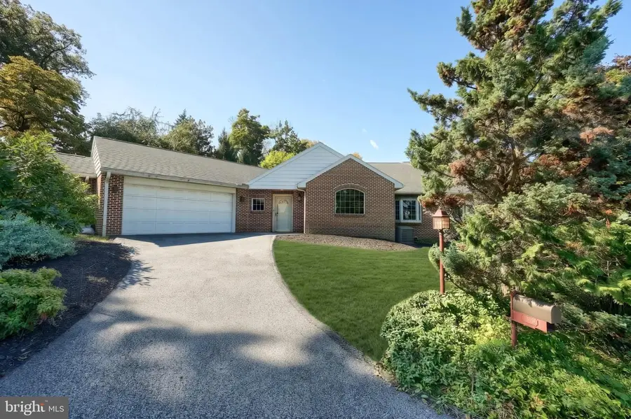 1319 Hillcroft Ln, York, PA 17403 - #2