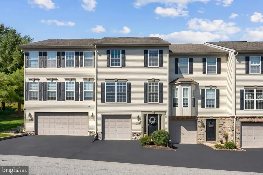 2714 Hunters Crest Dr #28, York, PA 17402 - #3