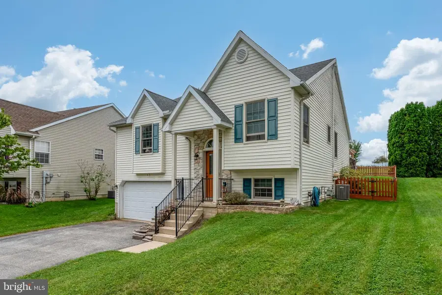 668 Blossom Hill Ln, Dallastown, PA 17313 - #2