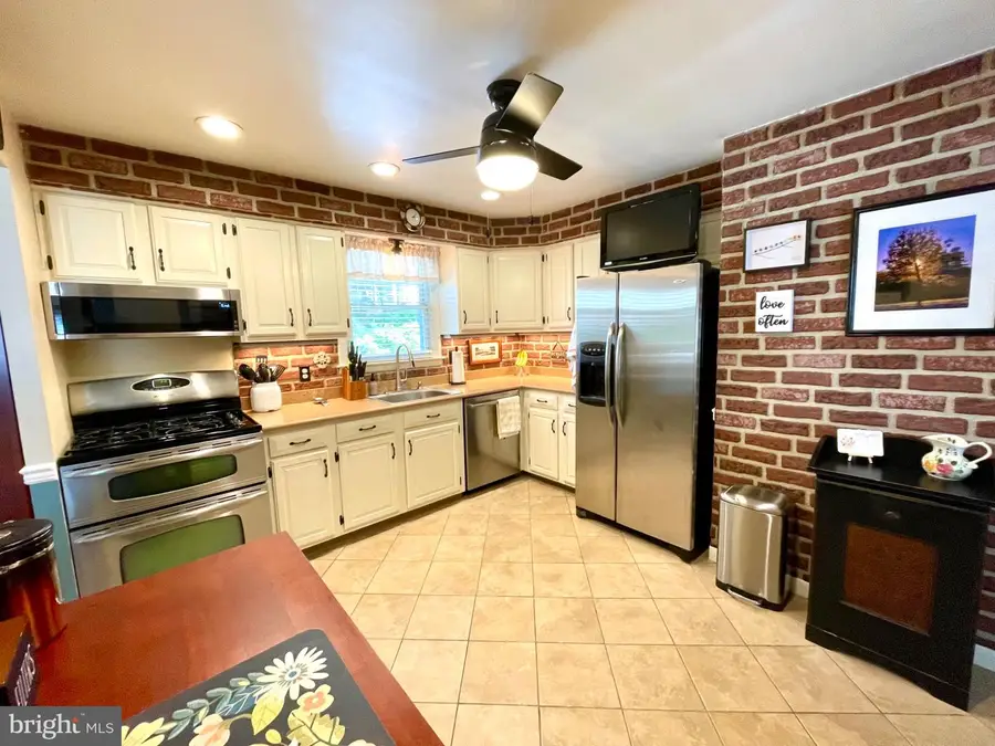 2731 Cambridge Rd, York, PA 17402 - #2