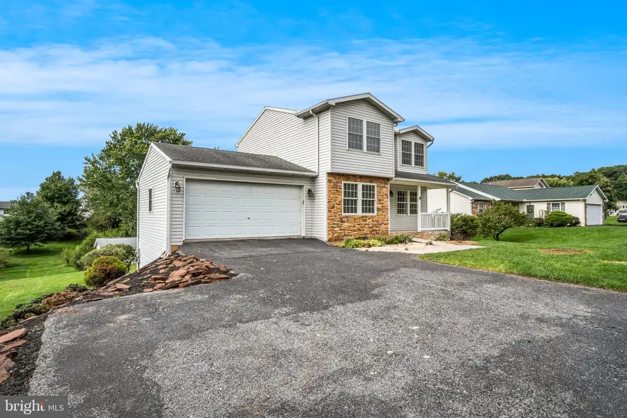304 Nebinger St, Lewisberry, PA 17339 - #2