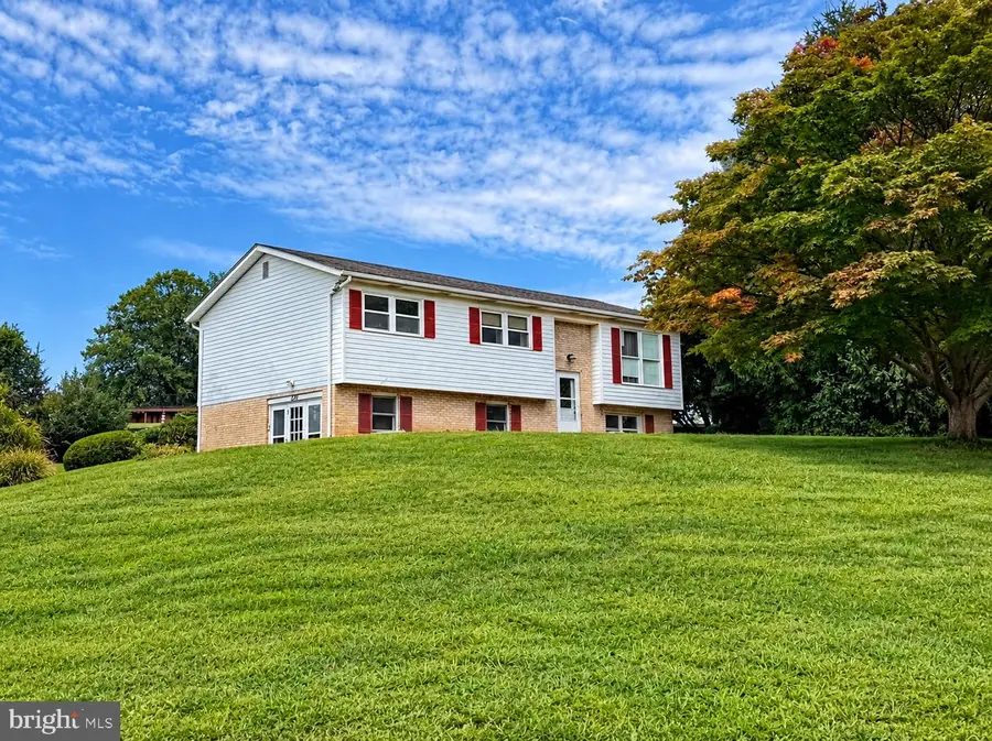 301 Lafayette Dr, New Cumberland, PA 17070 - #2