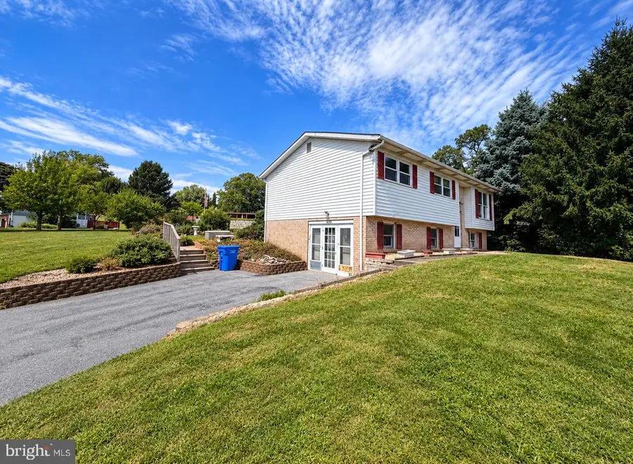301 Lafayette Dr, New Cumberland, PA 17070 - #3