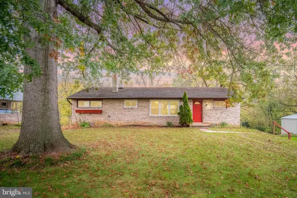 2428 Anita Dr, DOVER, PA 17315