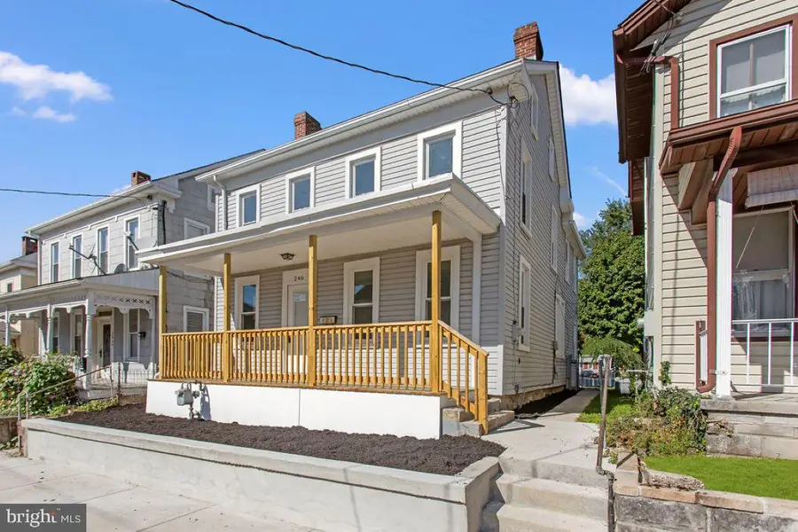 246 Locust St, Hanover, PA 17331 - #2