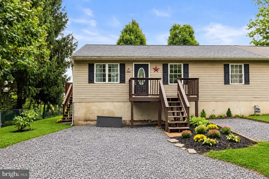 912 Baltimore St, Hanover, PA 17331 - #2