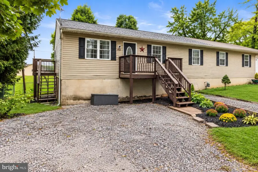912 Baltimore St, Hanover, PA 17331 - #3