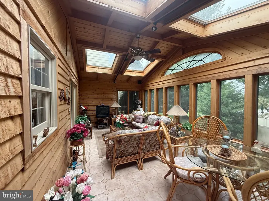 410 Seville Dr, Red Lion, PA 17356 - #2