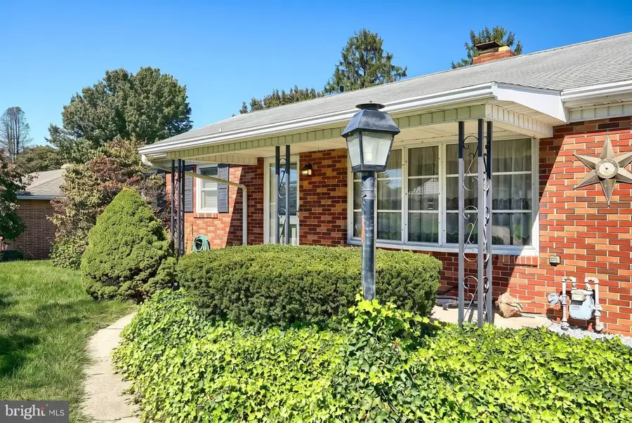2239 Sycamore Rd, York, PA 17408 - #2