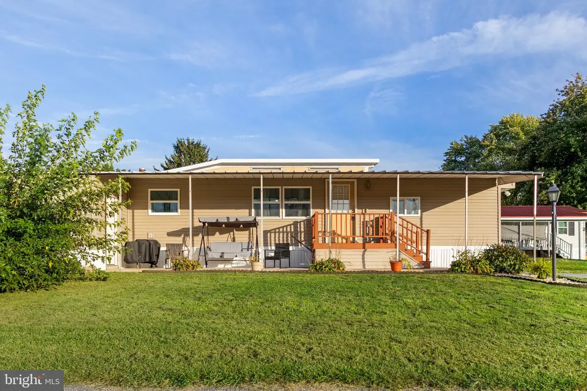 809 Lake Cir, Mount Wolf, PA 17347 - #1