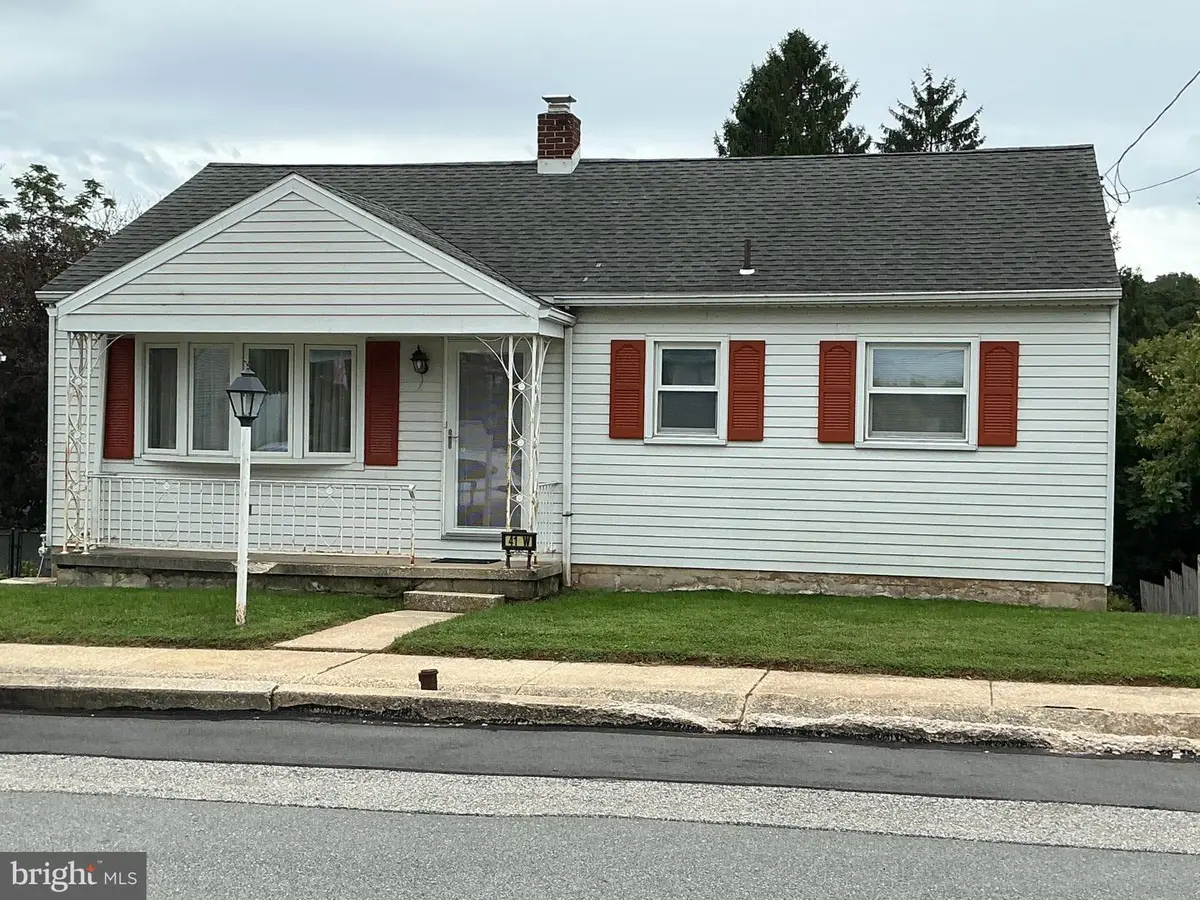 41 W High St, Windsor, PA 17366 - #1