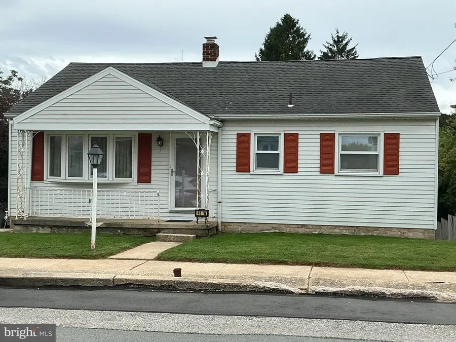 41 W High St, Windsor, PA 17366 - #2