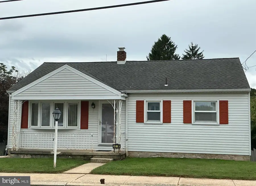 41 W High St, Windsor, PA 17366 - #3